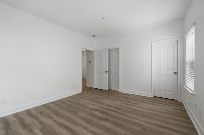 Building Photo - 4846 Bevendean Dr