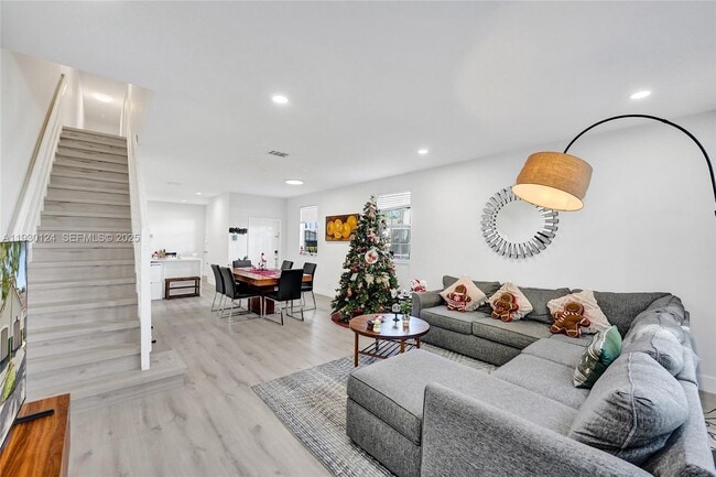 Building Photo - 3643 San Simeon Cir