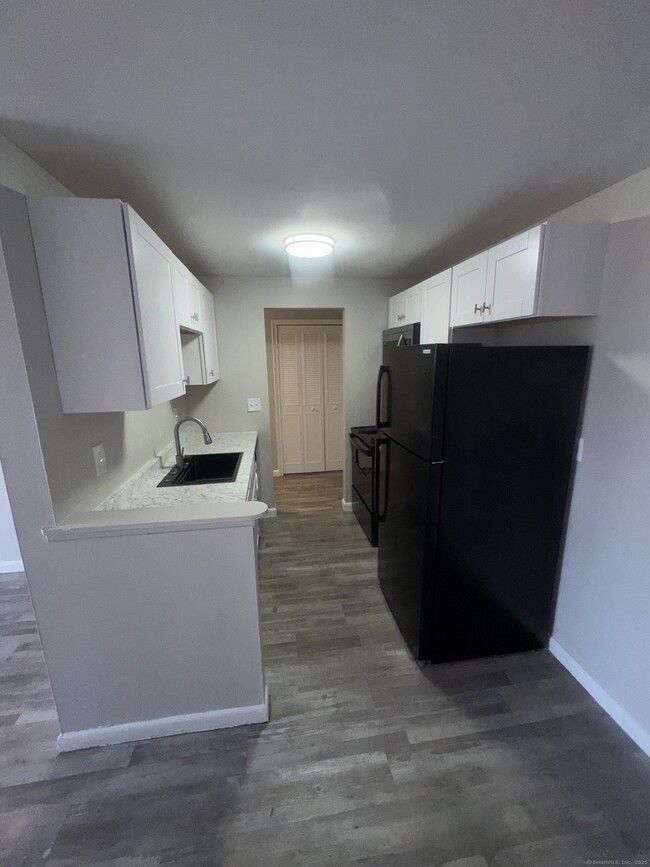 Building Photo - 891 West Blvd