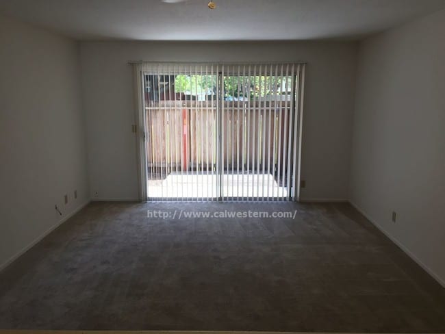 Building Photo - 2 bedroom Townhouse Apartments Available
