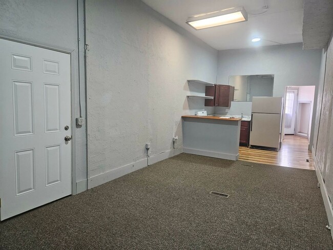 Building Photo - Studio Apartment Available for Rent