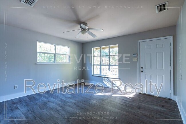 Building Photo - 1746 Cody Rd N