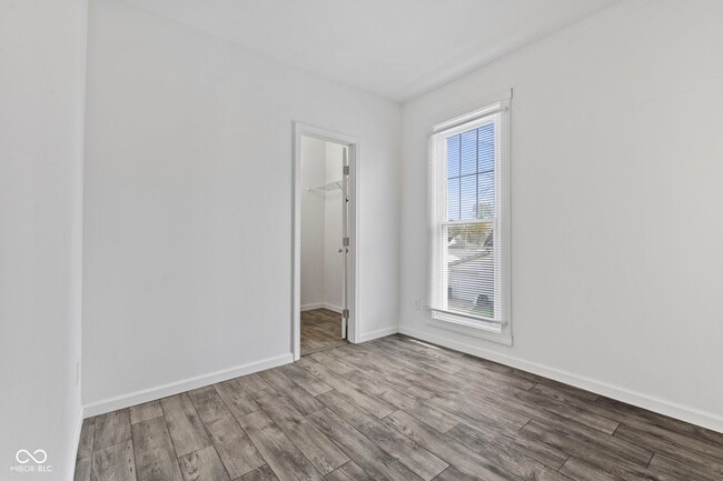 Building Photo - 2 Van Ave