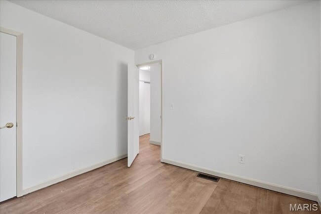 Building Photo - 807 Estate Dr