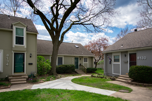 Building Photo - Stylish new Remodel in Four Colonies Townh...