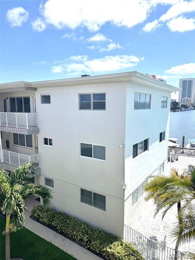 Building Photo - 462 Golden Isles Dr