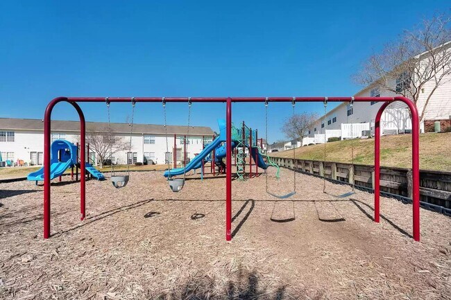 Building Photo - 748 Majestic Dr