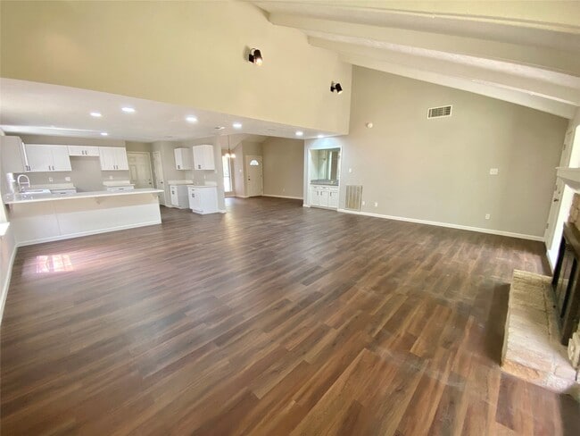 Building Photo - 2819 Colony Dr