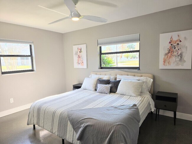 Building Photo - Beautiful waterfront property in Woodland Estates.