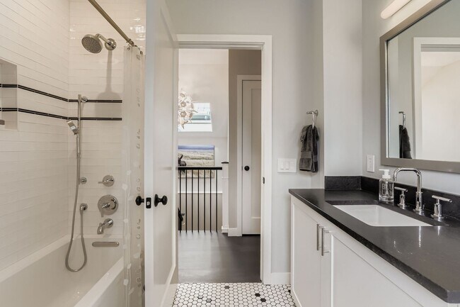 Building Photo - Beautiful Fully Furnished New Build in Newlands