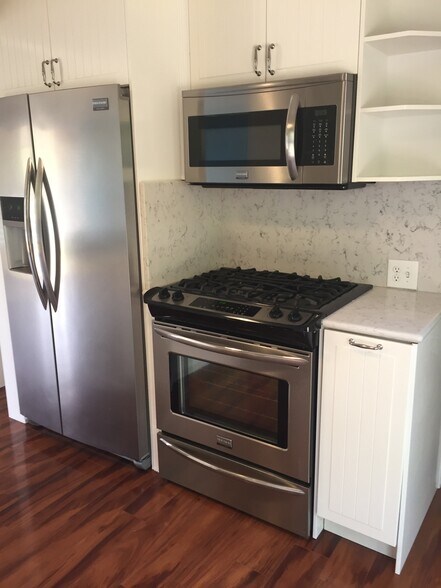 Kitchen appliances - 2050 Hope Street