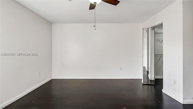 Building Photo - 7200 Fairway Dr
