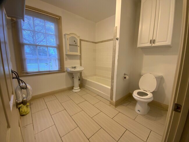 Building Photo - 1911 Ricouard Rd