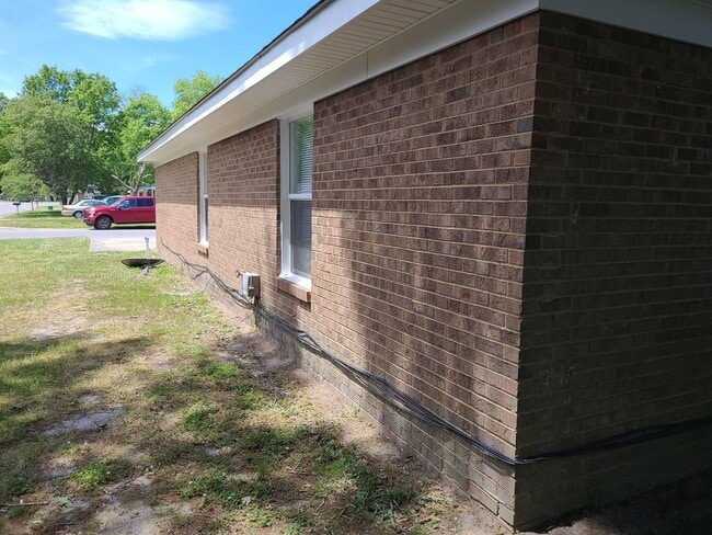 Building Photo - 6032 Brookwood Dr