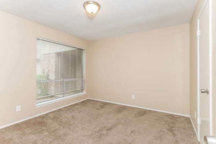 Building Photo - 2811 Mayflower Landing Ct