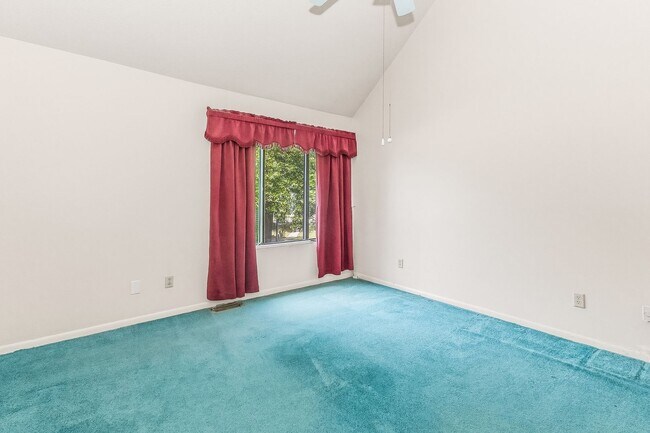 Building Photo - Open Concept Condo! 2 Bedrooms & 2.5 Baths!