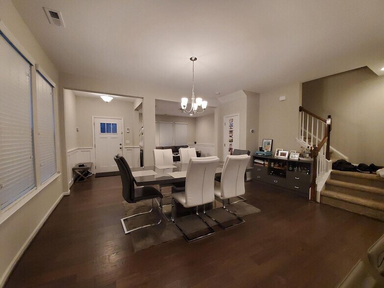 Building Photo - Room in Townhome on Metropolitan Dr