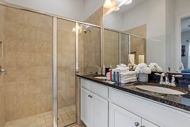 Building Photo - Welcome home to this gorgeous 4 bed 4 bath pool home!