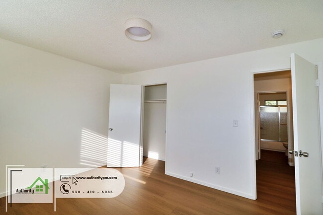 Building Photo - 2042 Neptune Terrace