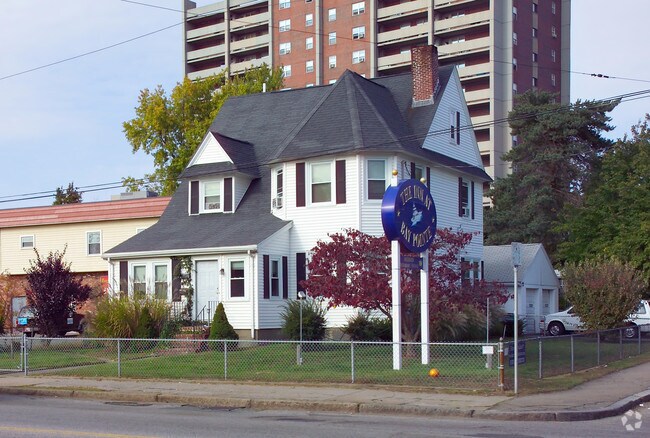 Primary Photo - 612 Washington St