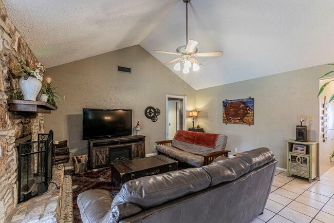 Building Photo - 302 S Mt Rushmore Dr