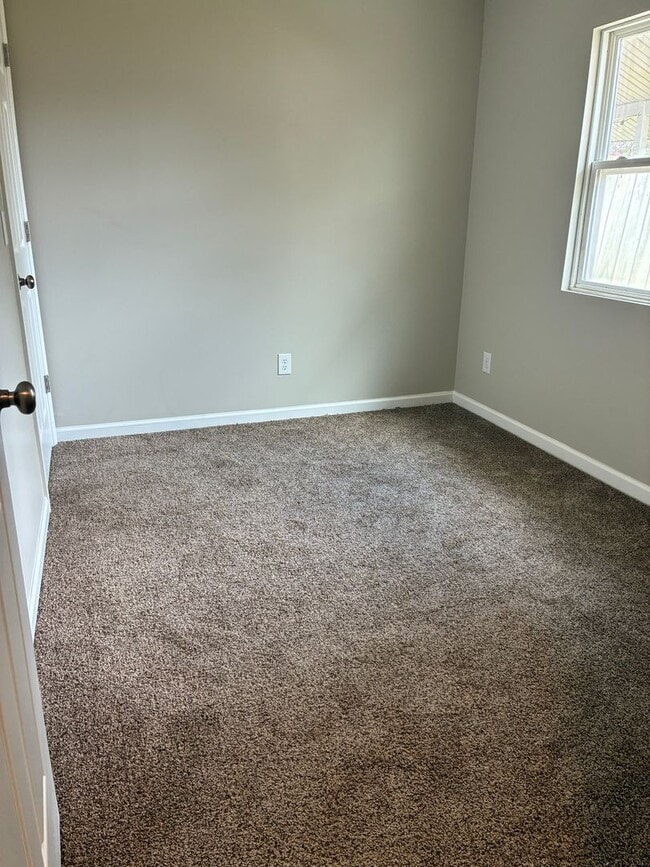 Building Photo - Two Bed and Two Bath House ready for Rent