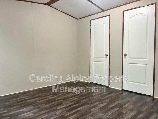 Building Photo - 517 Skylark Ln
