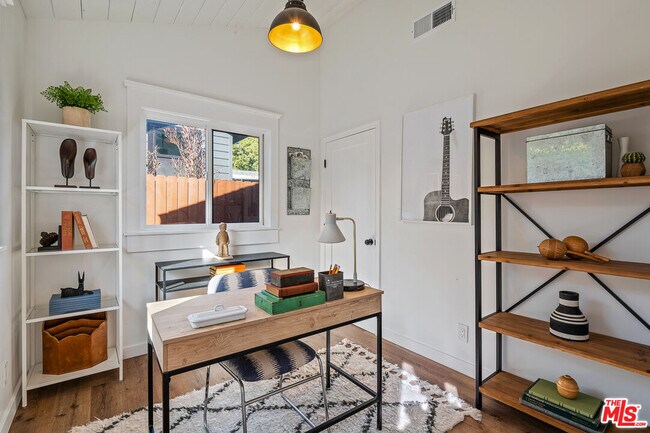 Building Photo - 2217 Scott Ave