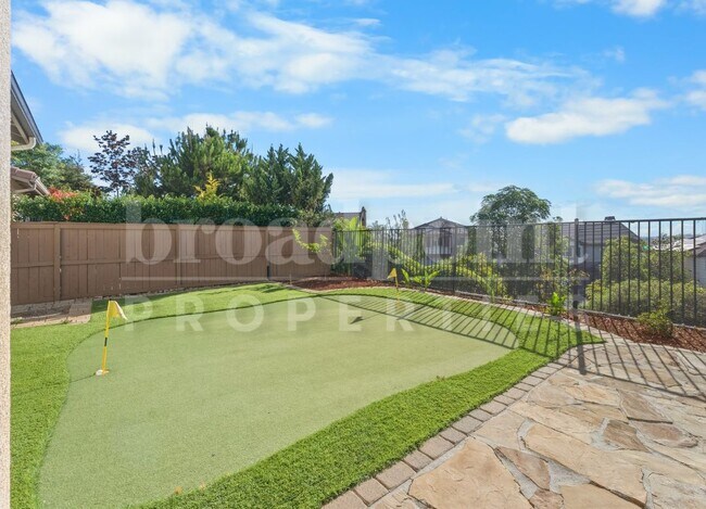 Building Photo - 1672 N Las Flores Dr
