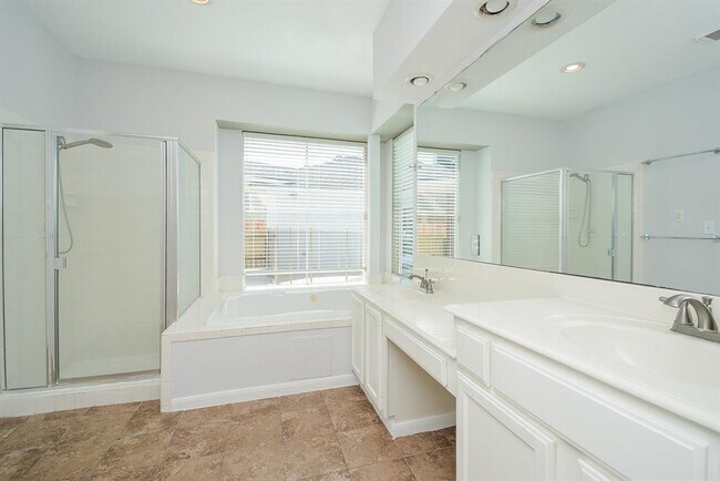 Building Photo - 623 Airybrook Ln