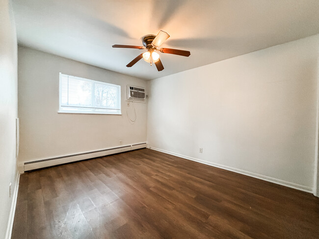 master bedroom - 3412 Lumardo Ave