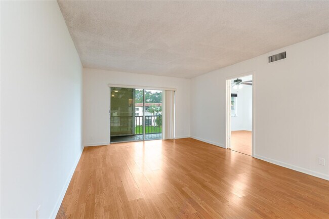 Building Photo - 8940 S Hollybrook Blvd