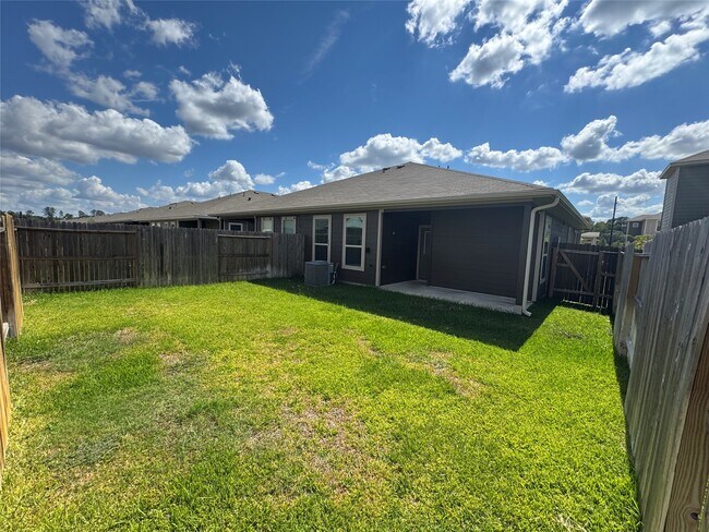 Building Photo - 9906 Grosbeak Ln