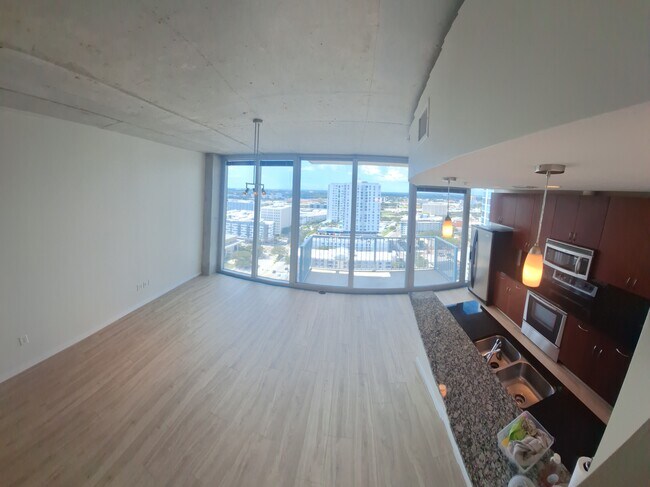 Building Photo - 777 N Ashley Dr