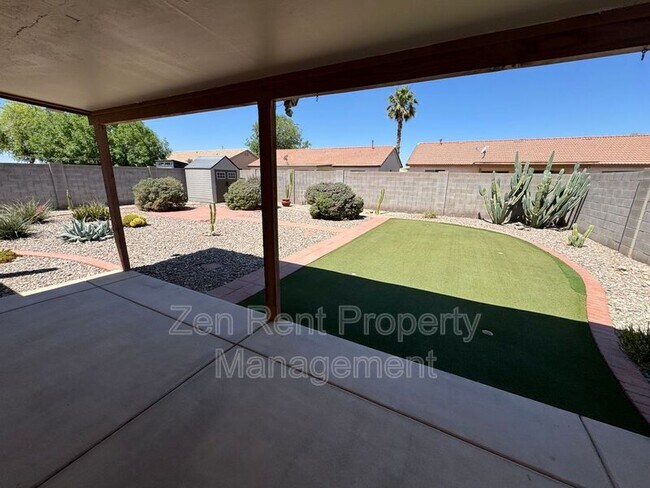 Building Photo - 39610 N Cumberland Dr