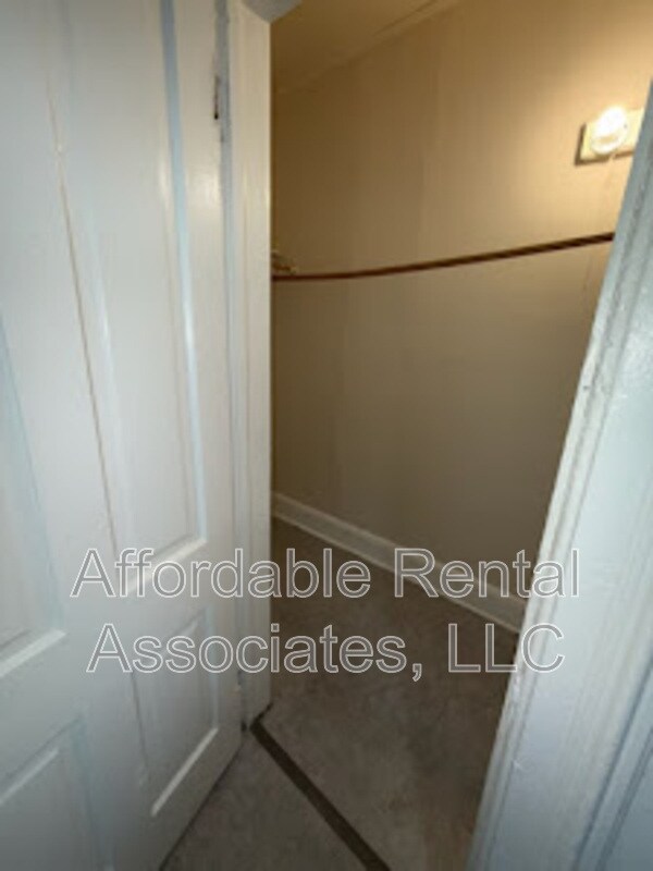 Building Photo - 1240 W Washington St