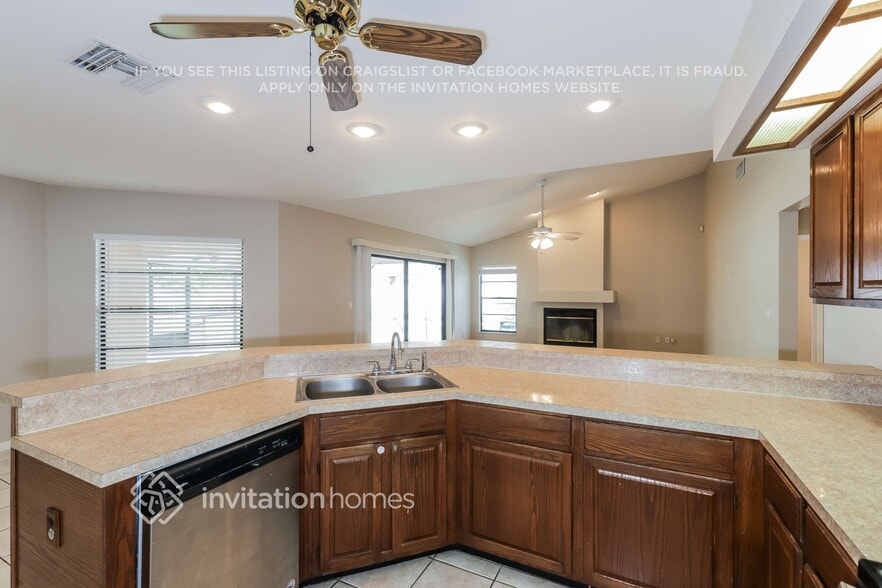 Building Photo - 1412 Holleman Dr