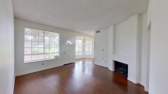 Building Photo - **Move-In Special!!** Dual-Master 2 Bed 2 ...