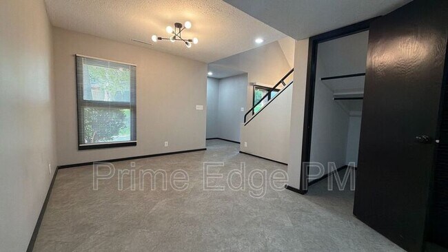 Building Photo - 1821 Ridgehaven Ct