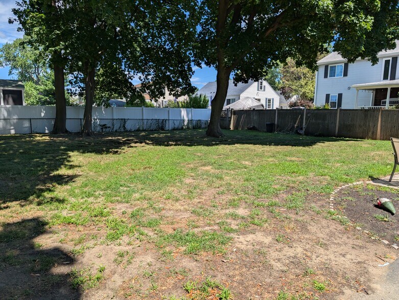 Yard - 302 Riverside Ave