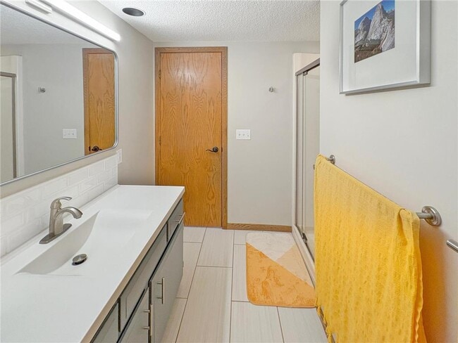 Building Photo - 13900 Hill Ridge Dr