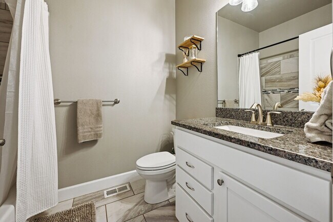 Building Photo - 1140 E Dove Creek Dr