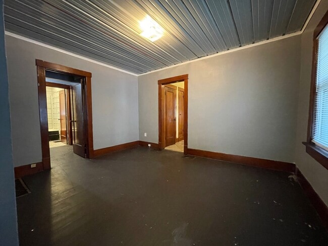 Building Photo - 1094 E Clay St