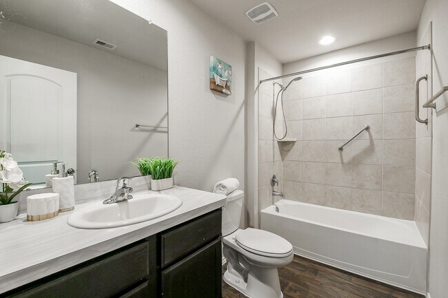 Building Photo - 2407 Poplar Copse Ct