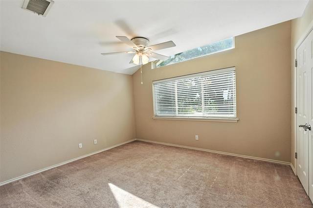 Building Photo - 4213 Village Green Dr