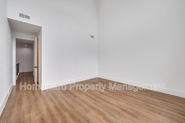 Building Photo - 2343 Hondo Ave