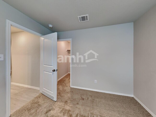 Building Photo - 502 Summersweet Rd