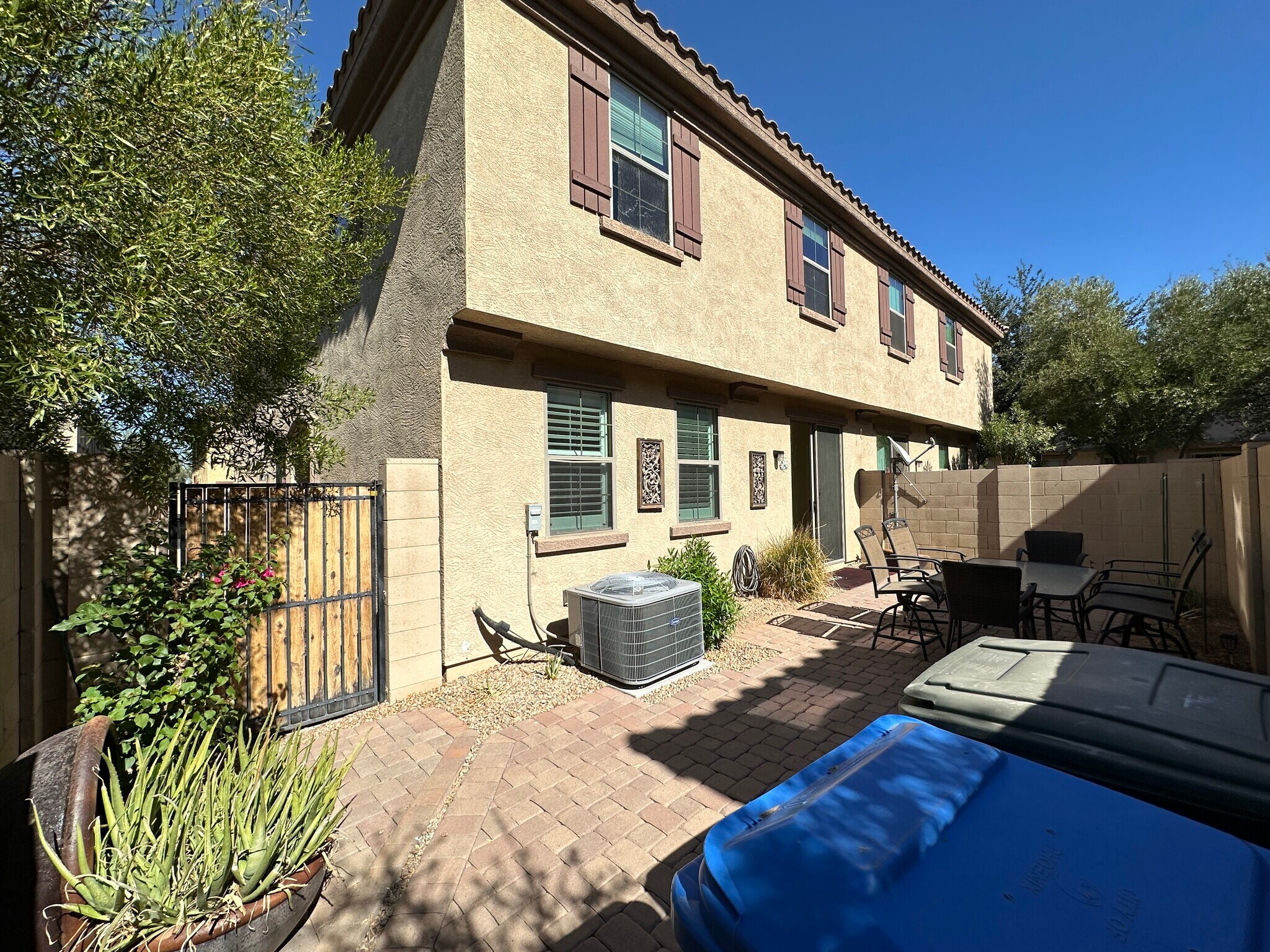 Building Photo - 8111 W Lynwood St