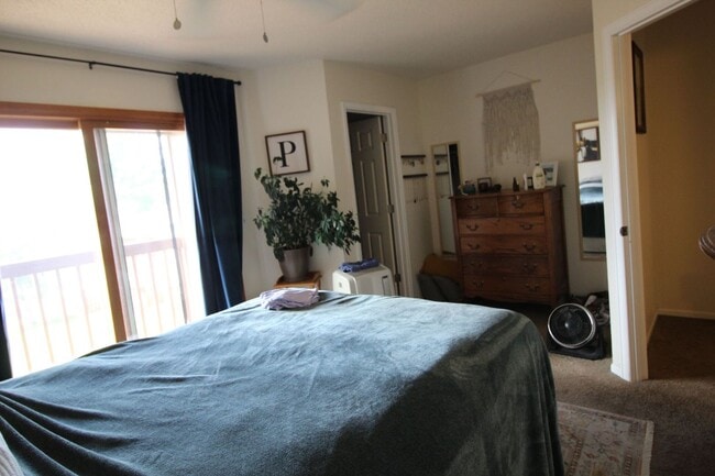 Building Photo - Wonderful, Centrally-Located Condo in Fort Collins