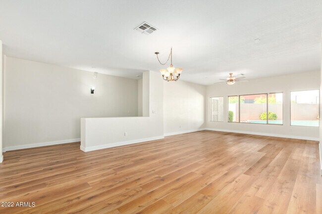 Building Photo - 13232 W Edgemont Ave